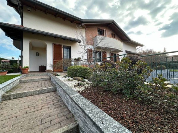 casa indipendente in vendita a Cambiago
