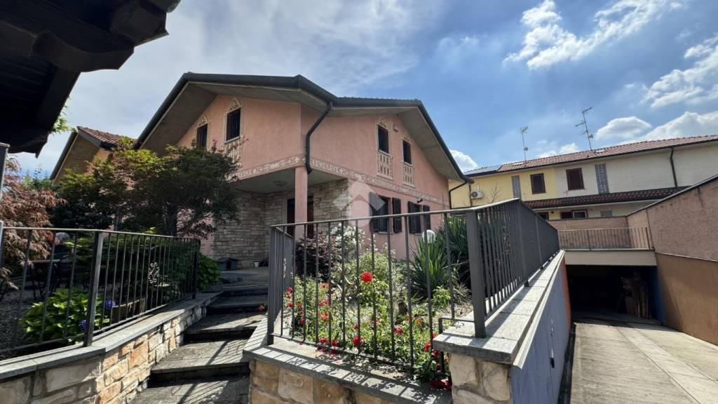 casa indipendente in vendita a Cambiago