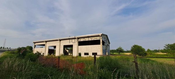 capannone in vendita a Cambiago