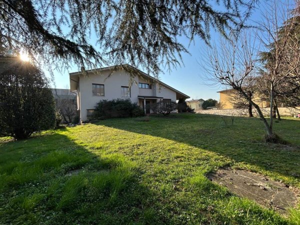 casa indipendente in vendita a Cambiago