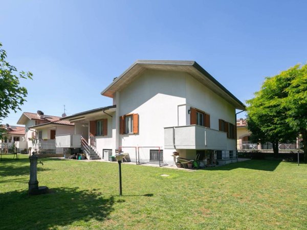 casa indipendente in vendita a Cambiago