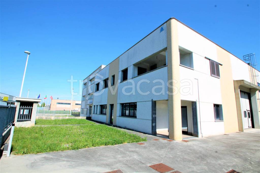 locale commerciale in vendita a Cambiago