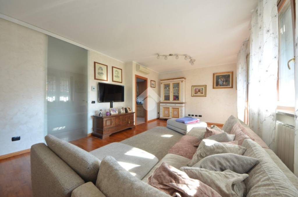 casa indipendente in vendita a Cambiago