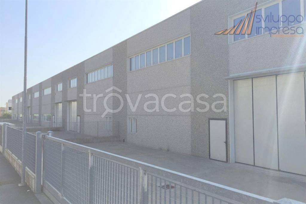 locale commerciale in vendita a Cambiago