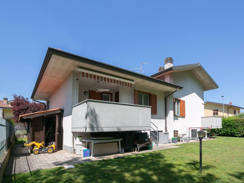casa indipendente in vendita a Cambiago