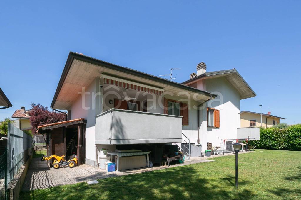 casa indipendente in vendita a Cambiago