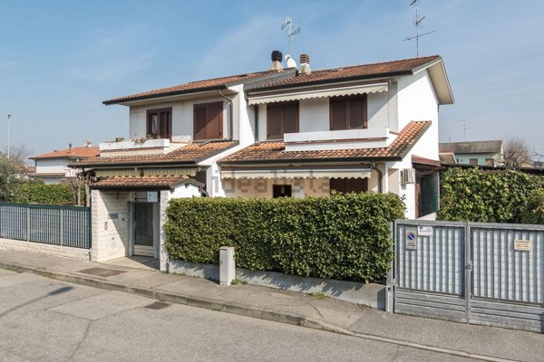 casa indipendente in vendita a Cambiago