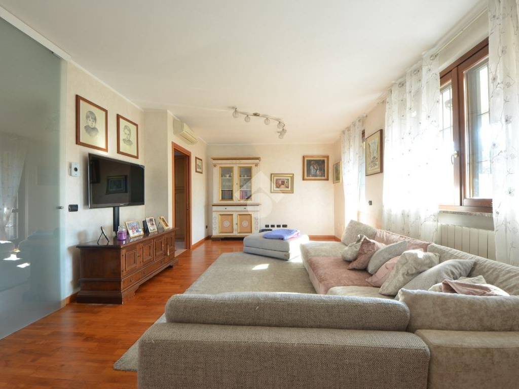 casa indipendente in vendita a Cambiago