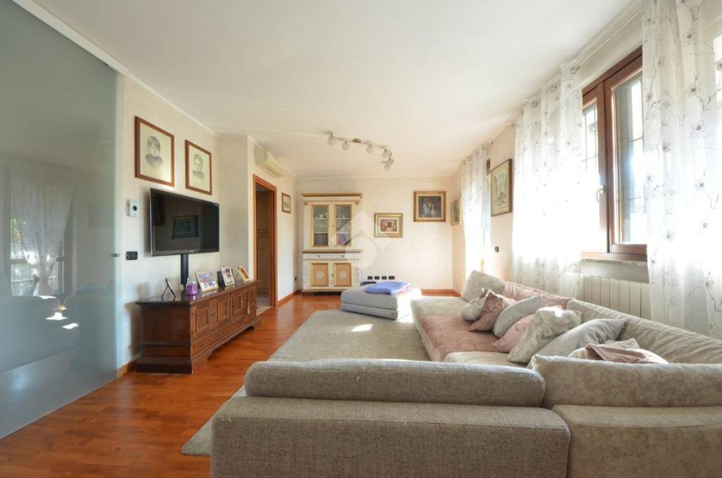 casa indipendente in vendita a Cambiago