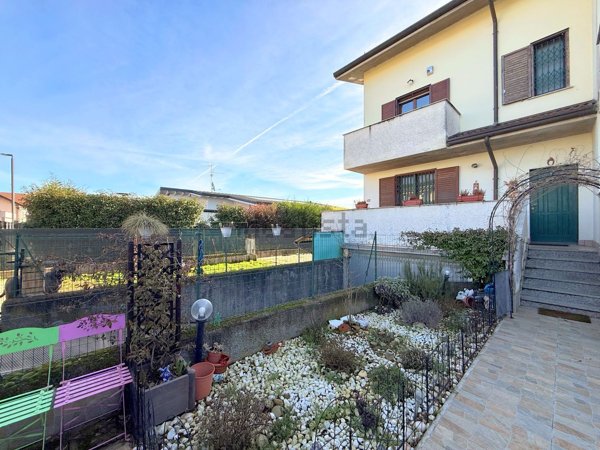 casa indipendente in vendita a Cambiago