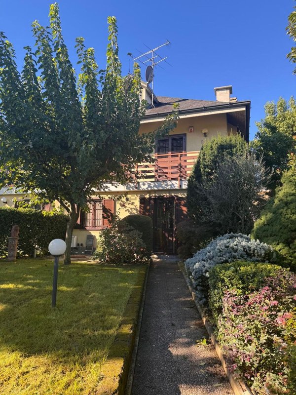 casa indipendente in vendita a Cambiago