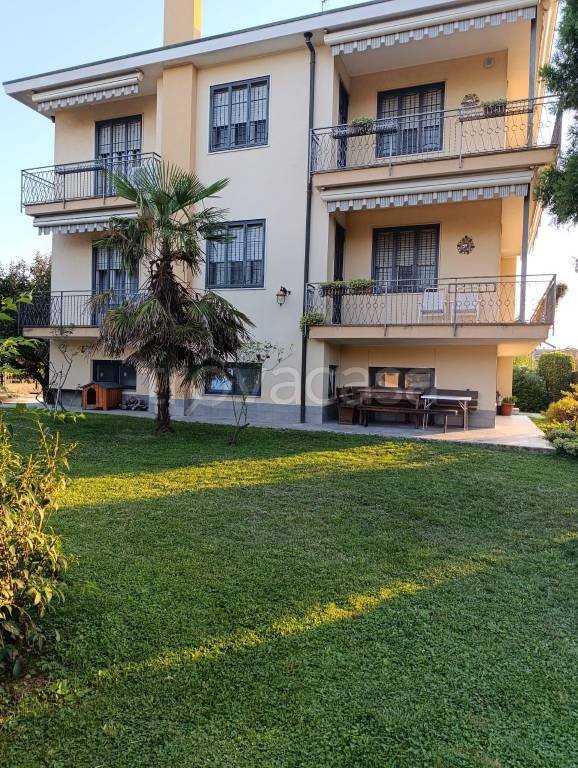 casa indipendente in vendita a Cambiago