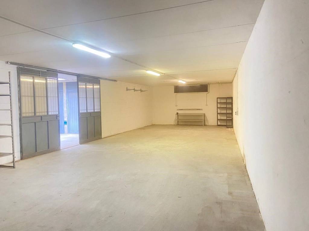 locale commerciale in vendita a Cambiago