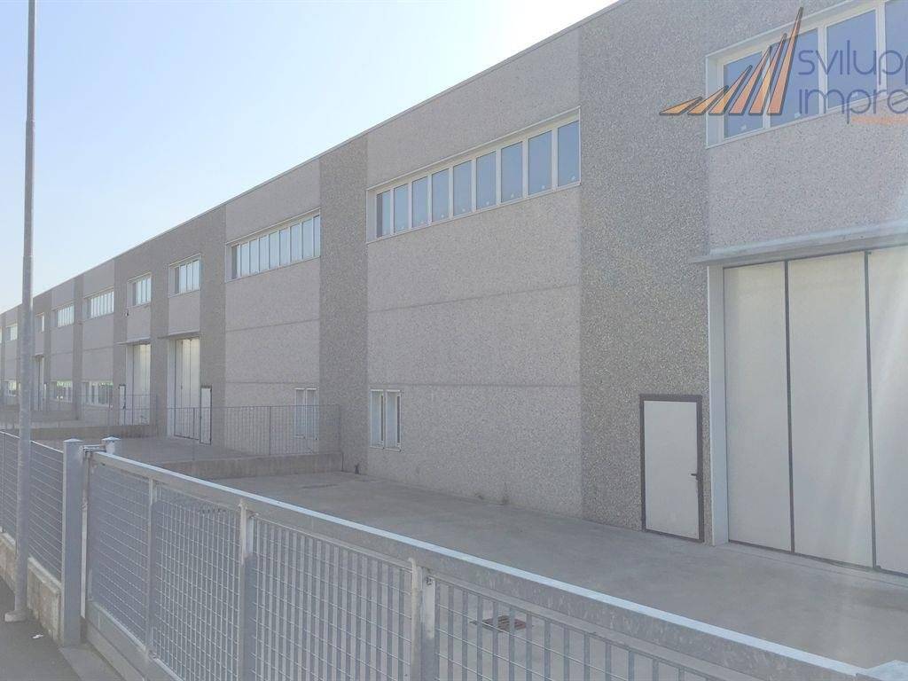 locale commerciale in vendita a Cambiago
