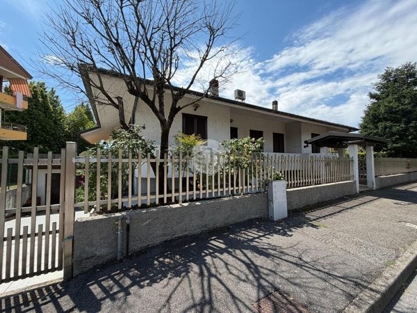 casa indipendente in vendita a Cambiago