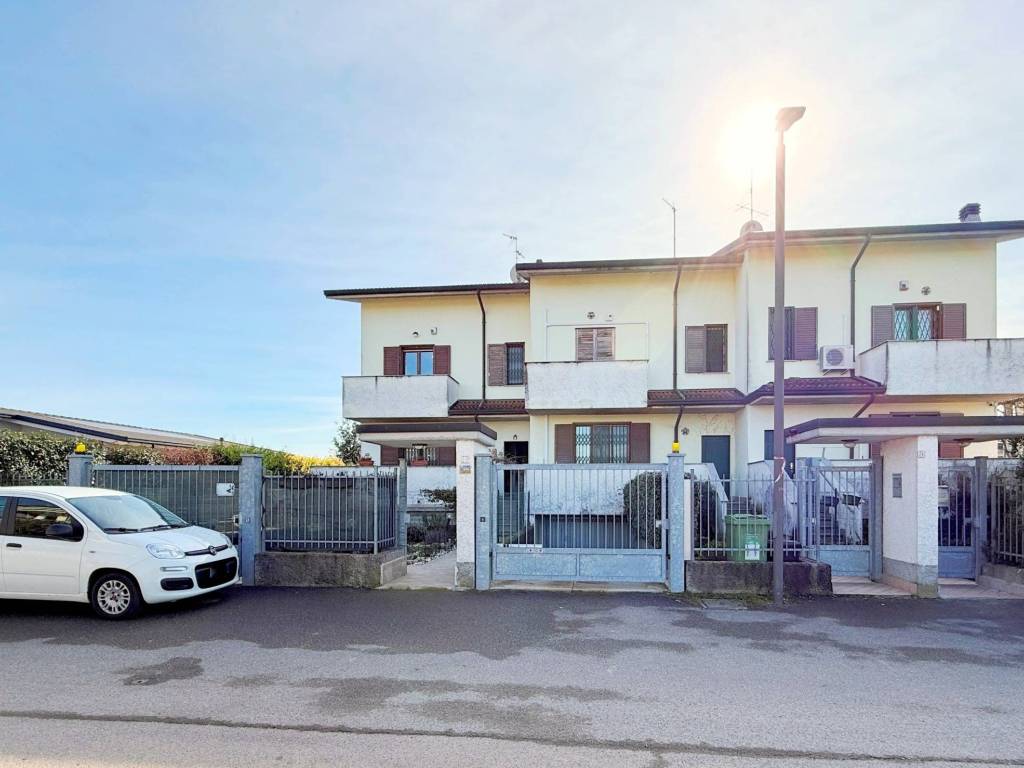 casa indipendente in vendita a Cambiago