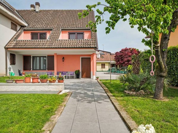 casa indipendente in vendita a Cambiago