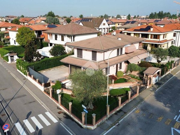 casa indipendente in vendita a Cambiago