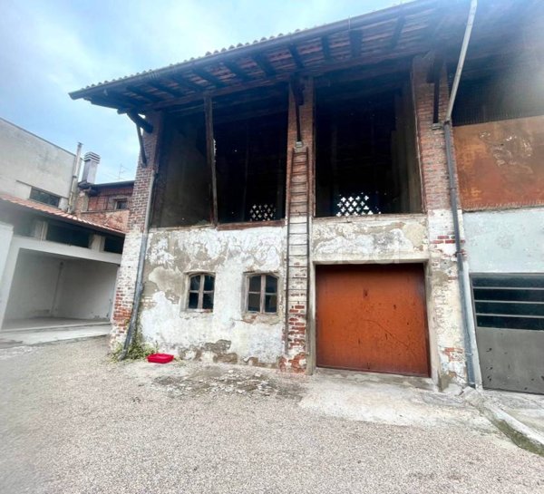 casa indipendente in vendita a Canegrate