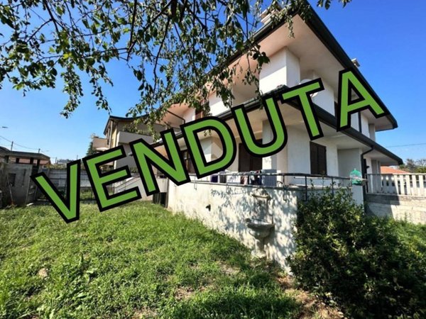 casa indipendente in vendita a Canegrate