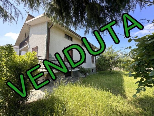 casa indipendente in vendita a Canegrate