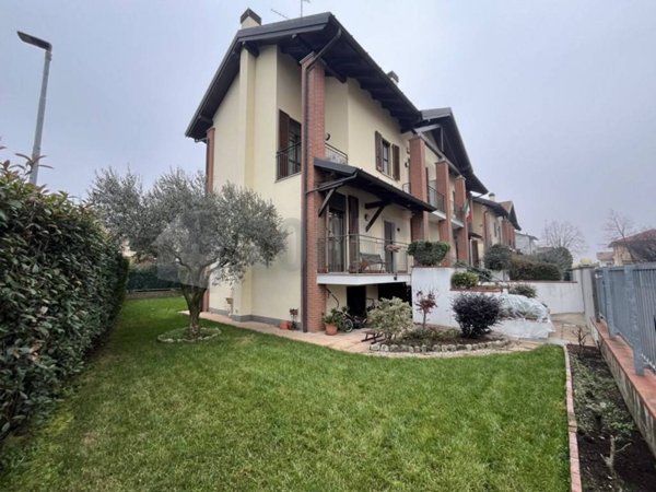 casa indipendente in vendita a Canegrate