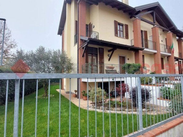 casa indipendente in vendita a Canegrate