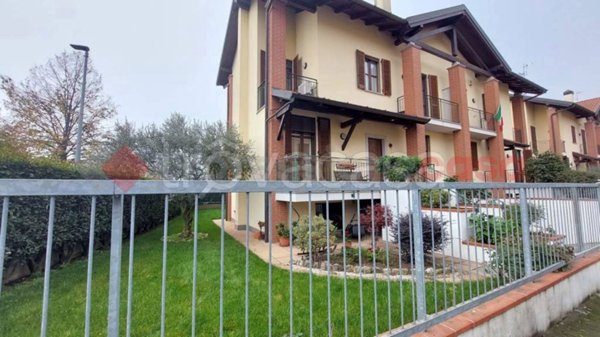 casa indipendente in vendita a Canegrate