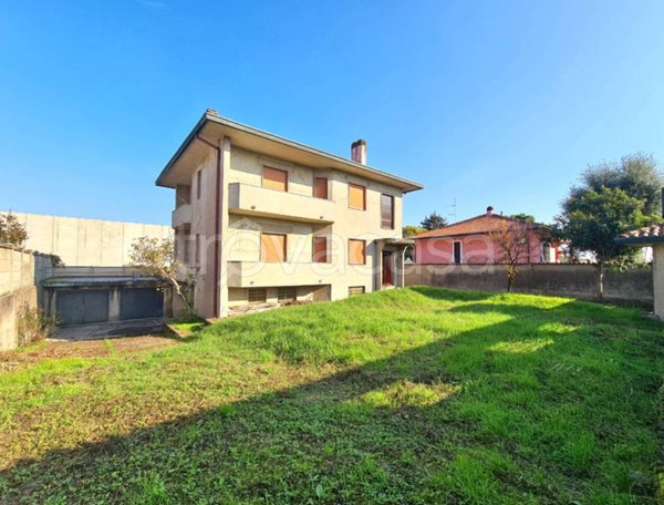 casa indipendente in vendita a Canegrate