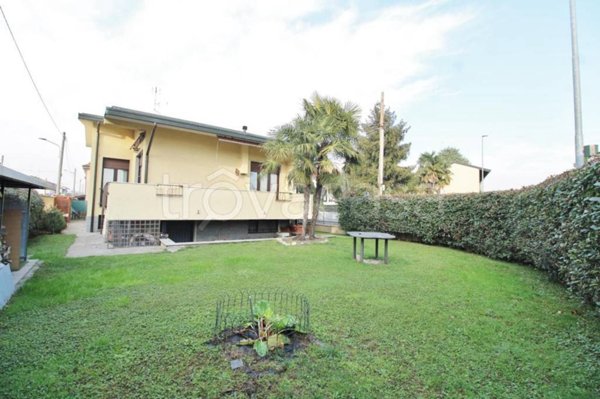 casa indipendente in vendita a Canegrate