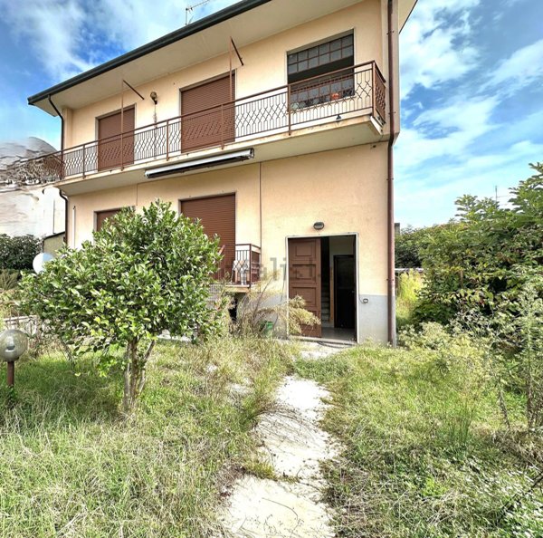 casa indipendente in vendita a Canegrate