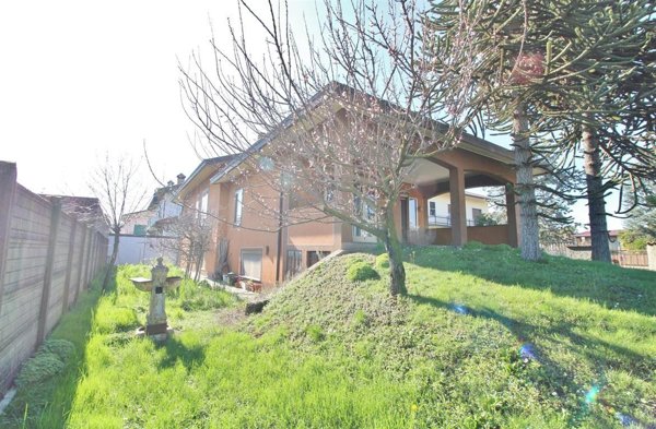 casa indipendente in vendita a Canegrate