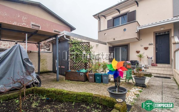 casa indipendente in vendita a Canegrate