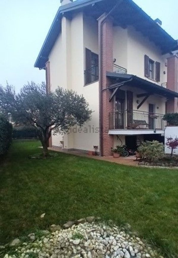 casa indipendente in vendita a Canegrate