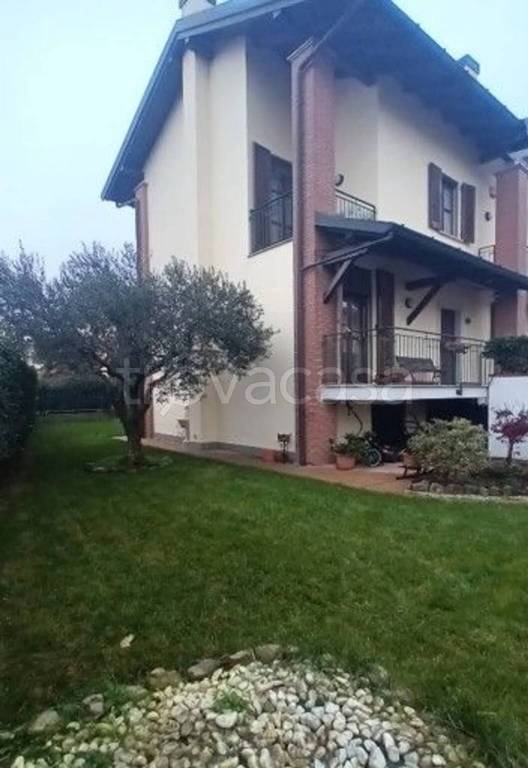 casa indipendente in vendita a Canegrate