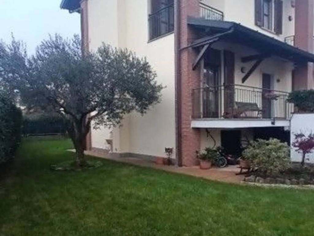 casa indipendente in vendita a Canegrate