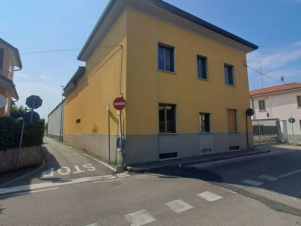casa indipendente in vendita a Canegrate