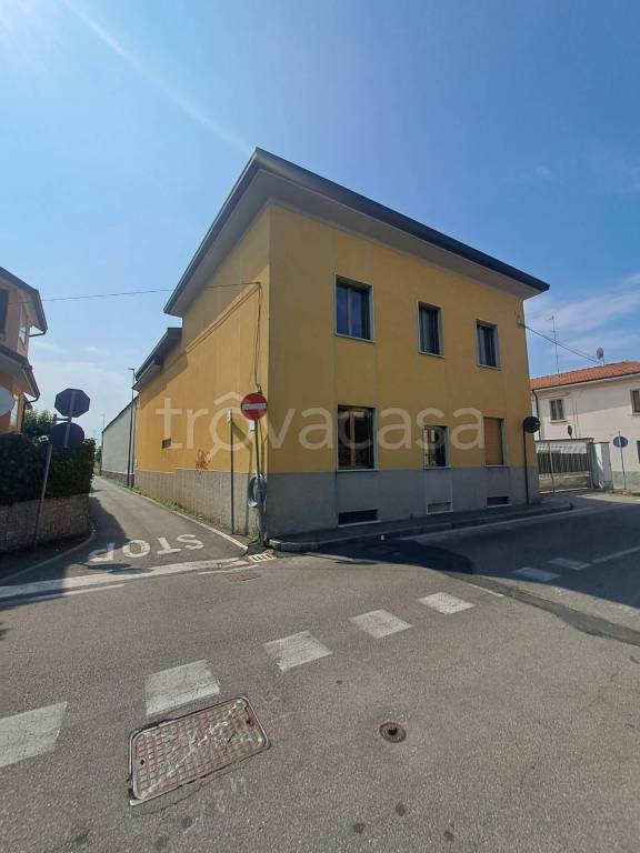 casa indipendente in vendita a Canegrate