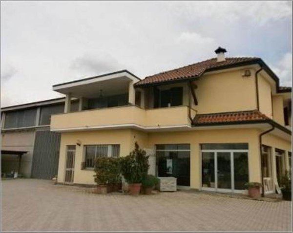 negozio in vendita a Canegrate