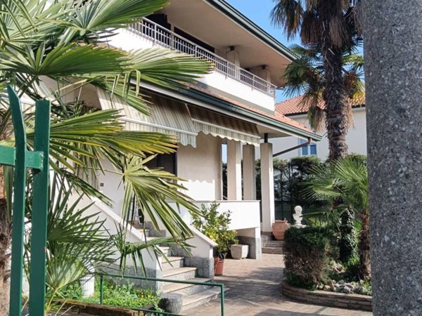 casa indipendente in vendita a Canegrate