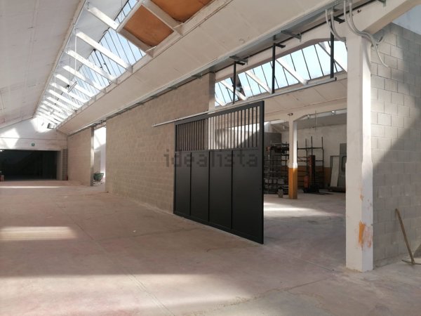 locale commerciale in vendita a Canegrate