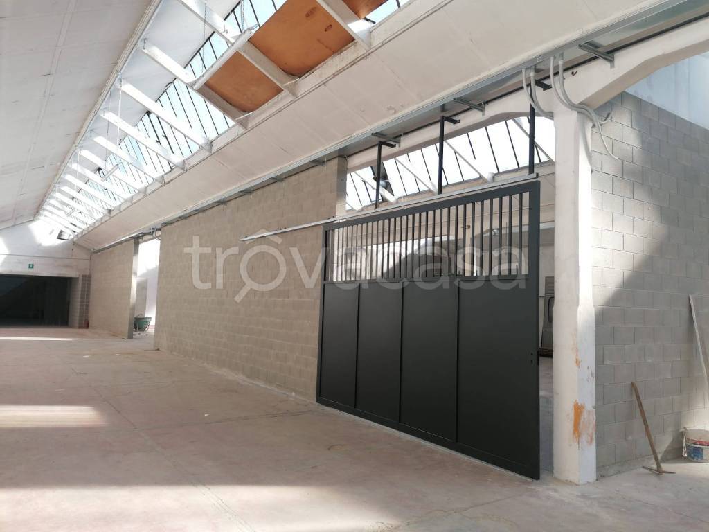 locale commerciale in vendita a Canegrate