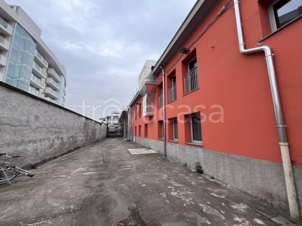 locale commerciale in vendita a Canegrate
