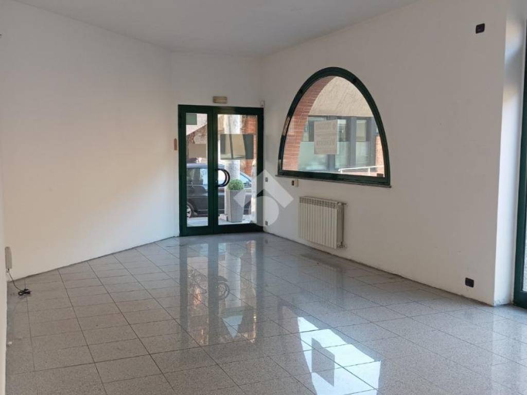 negozio in vendita a Canegrate