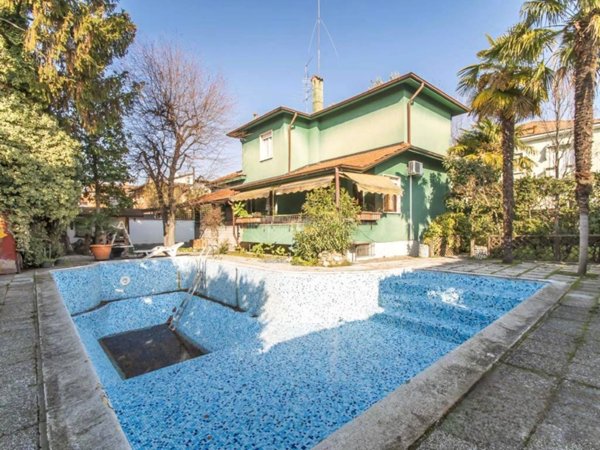 casa indipendente in vendita a Canegrate