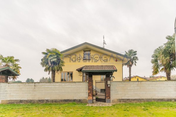 casa indipendente in vendita a Canegrate
