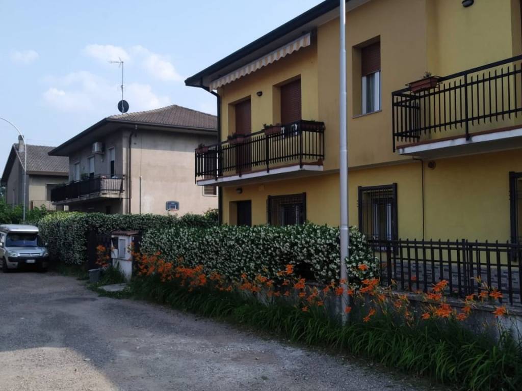 casa indipendente in vendita a Canegrate