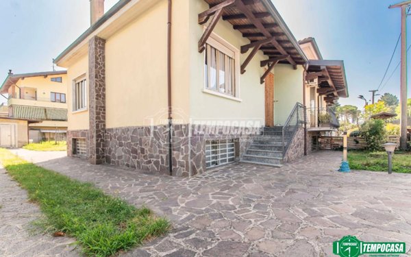 casa indipendente in vendita a Canegrate