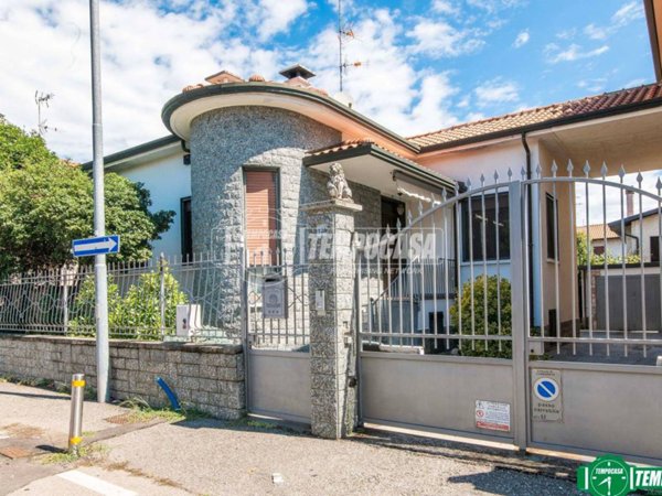casa indipendente in vendita a Canegrate