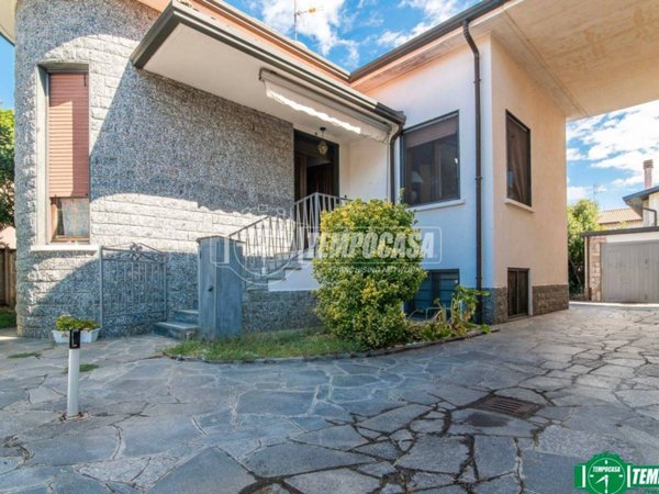 casa indipendente in vendita a Canegrate